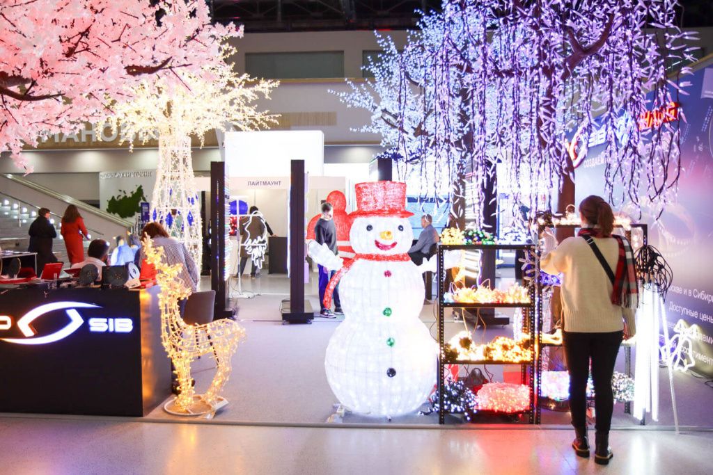 LED-деревья, светодиодный рождественский олень и светящийся снеговик