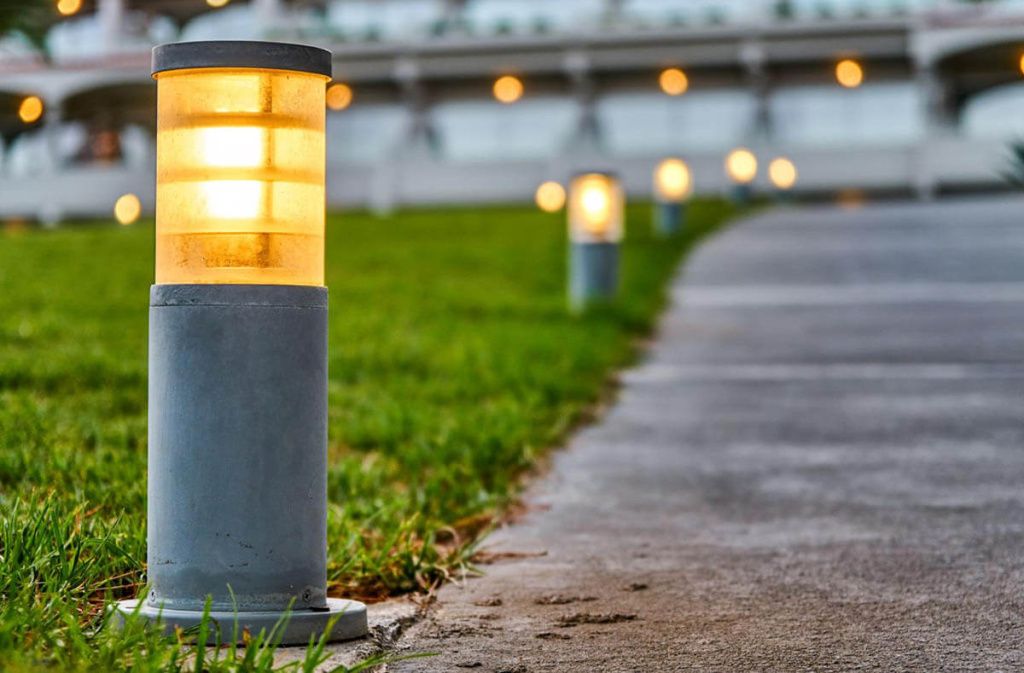 Фонари для освещения тропинок